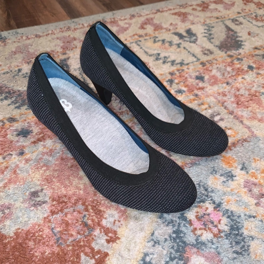 Betabrand Late to the Gate Woven Black Blue Rounded Toe Comfort Heels Size 10